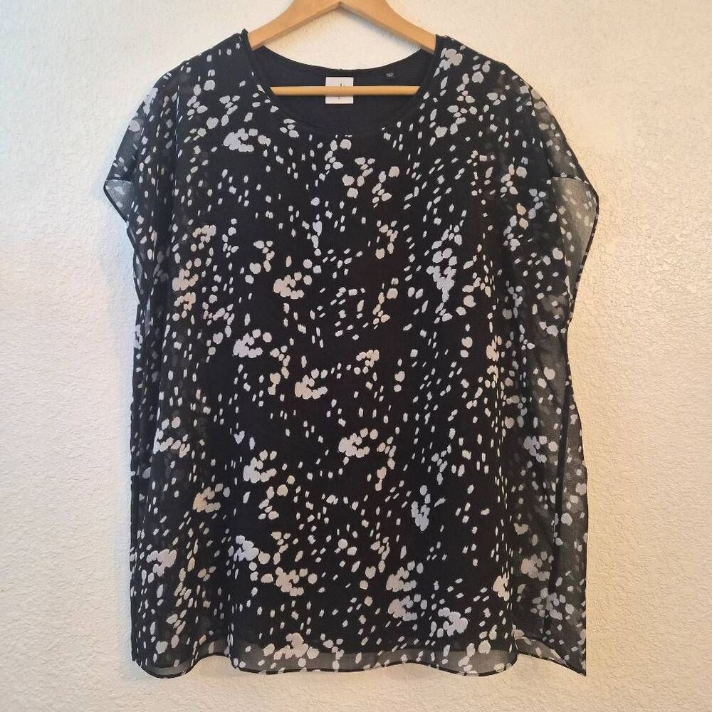 CAbi Black & White Lined Flowy Blouse: Flattering Fit Summer Essential Chic Sexy